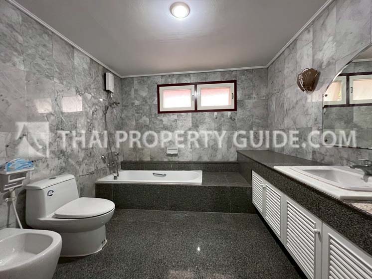 House with Shared Pool in Bangnatrad 